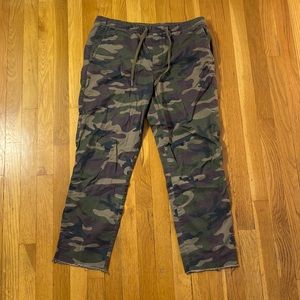 Gap men’s camo Pants - M (27” inseam)